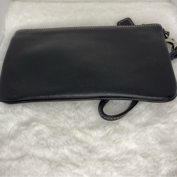 COACH SOHO BLACK LEATHER WRISTLET - Picture 2 of 5